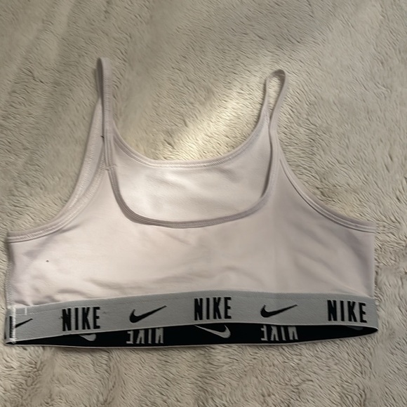 Nike Sports Bra Juniors L NEVER WORN - Picture 2 of 3